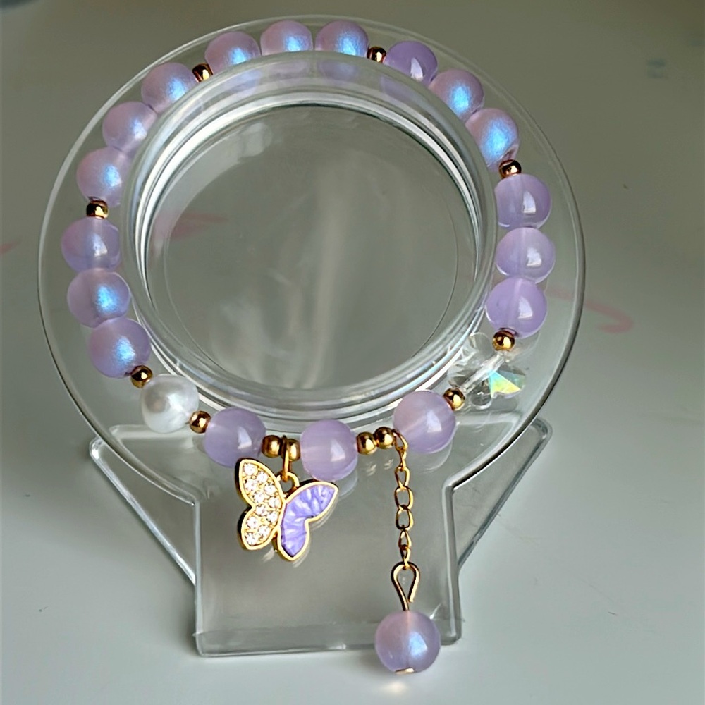 Butterfly charm glass bead bracelet